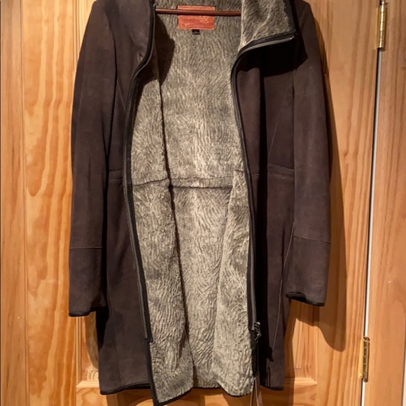 COMSTOCK & Co. Shearling Coat size 8. - Picture 2 of 10